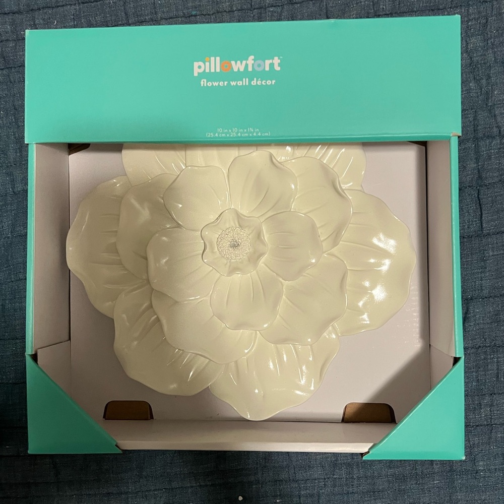 Pillowfort White Floral Wall Art